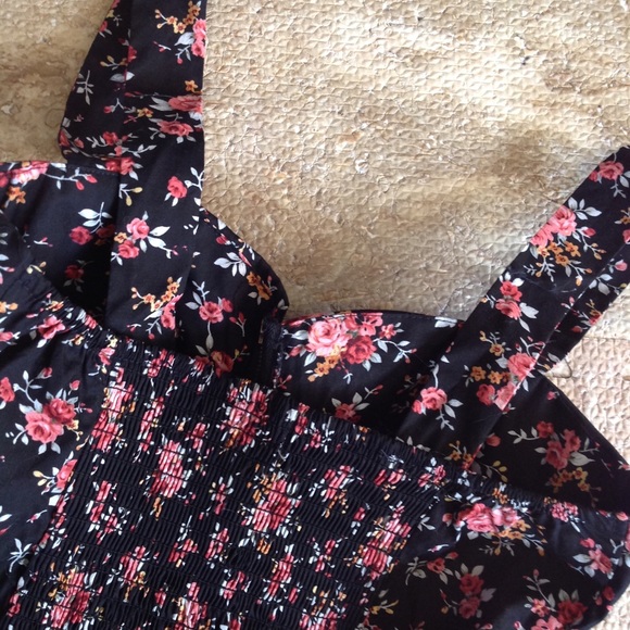 Gorgeous floral corset style top H021 - Picture 7 of 8